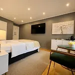 De 3*